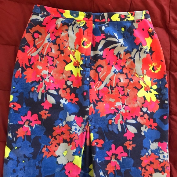 LOFT. like new spring skirt! - Picture 2 of 3